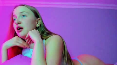 Mila online show from 4, 12, 2025