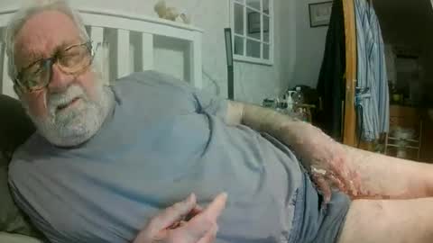 sillyoldman45221063 online show from 20, 4, 2026