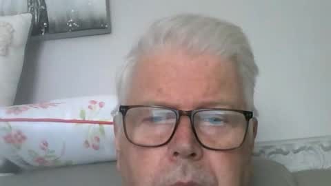 Snapshot of silverfoxpauly chatting on 9, 9, 2025 silverfoxpauly online show from 9, 9, 2025