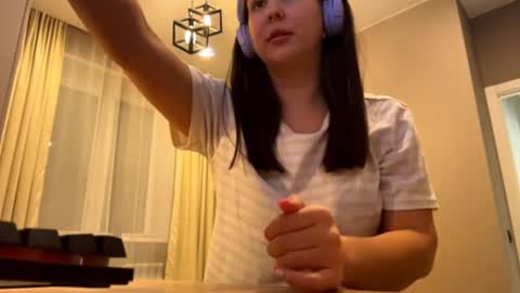 Snapshot of simapickford chatting on 6, 10, 2025 Rose online show from 6, 10, 2025