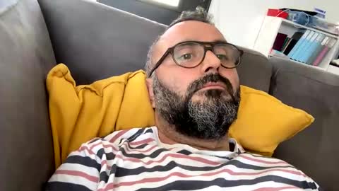 Snapshot of simon_bb chatting on 12, 9, 2025 Si online show from 12, 9, 2025