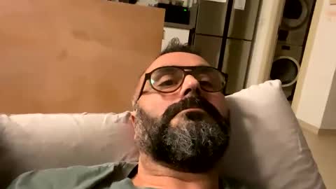 Snapshot of simon_bb chatting on 17, 12, 2025 Si online show from 17, 12, 2025