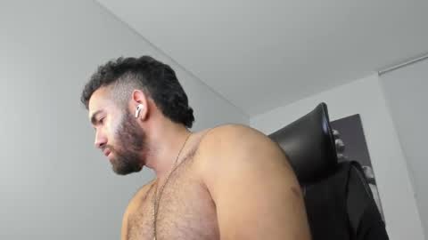Snapshot of simon_leon01 chatting on 25, 4, 2026 simon_leon01 online show from 25, 4, 2026
