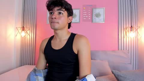 Snapshot of simonlambert__ chatting on 18, 12, 2024 Simon online show from 18, 12, 2024