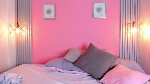 Snapshot of simonlambert__ chatting on 18, 12, 2024 Simon online show from 18, 12, 2024