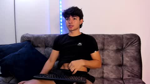 Snapshot of simonlambert__ chatting on 19, 12, 2024 Simon online show from 19, 12, 2024