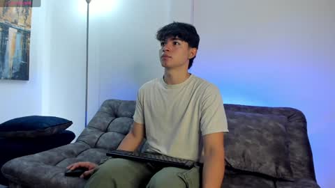 Snapshot of simonlambert__ chatting on 6, 2, 2025 Simon online show from 6, 2, 2025