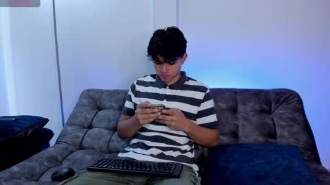 Snapshot of simonlambert__ chatting on 7, 2, 2025 Simon online show from 7, 2, 2025