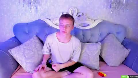 Snapshot of simonwarner chatting on 30, 11, 2025 Simon online show from 30, 11, 2025