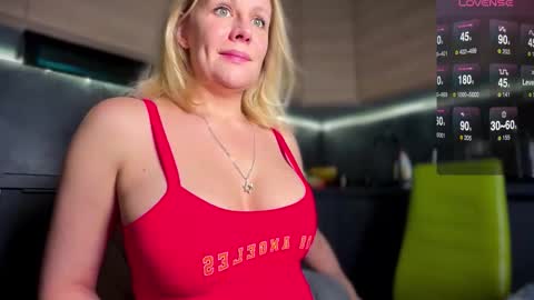 Snapshot of simply_sasha chatting on 30, 3, 2026 A present for me online show from 30, 3, 2026