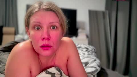 Snapshot of simply_sasha chatting on 5, 4, 2026 A present for me online show from 5, 4, 2026