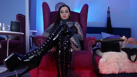 Snapshot of sindeleros chatting on 3, 2, 2025 Ms. Sindel online show from 3, 2, 2025