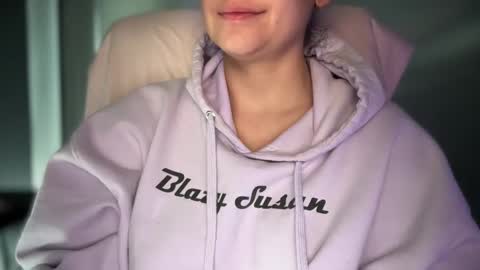 Snapshot of sindrastone chatting on 12, 9, 2025 Sindra online show from 12, 9, 2025