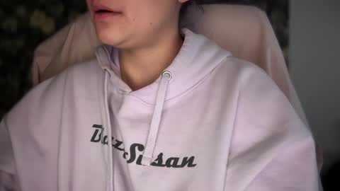 Snapshot of sindrastone chatting on 24, 11, 2025 Sindra online show from 24, 11, 2025