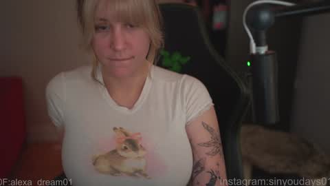 Snapshot of sinforyou_ chatting on 25, 3, 2026 wwoooooooooooof online show from 25, 3, 2026