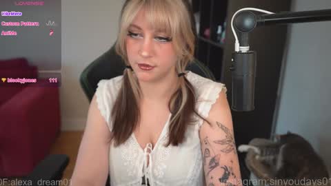 Snapshot of sinforyou_ chatting on 26, 3, 2026 wwoooooooooooof online show from 26, 3, 2026