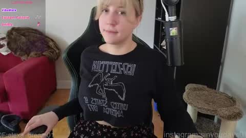 Snapshot of sinforyou_ chatting on 2, 4, 2026 wwoooooooooooof online show from 2, 4, 2026