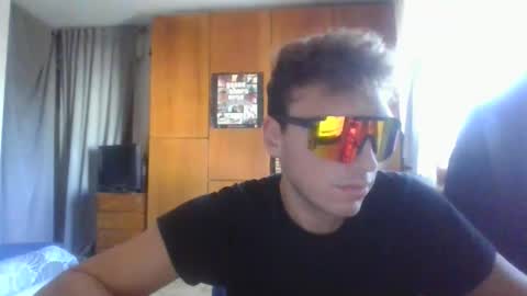 Snapshot of sinvi1915 chatting on 14, 10, 2025 sinvi1915 online show from 14, 10, 2025