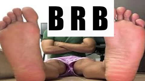 Snapshot of sir_kev66 chatting on 27, 10, 2025 only foot worshipers here online show from 27, 10, 2025