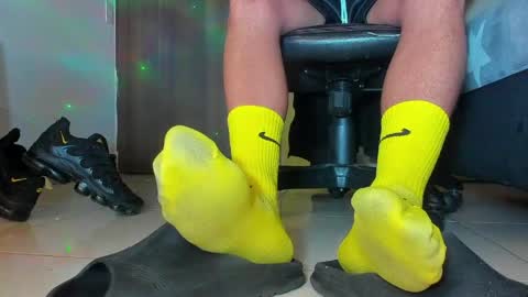 Snapshot of sir_kev66 chatting on 17, 4, 2026 only foot worshipers here online show from 17, 4, 2026