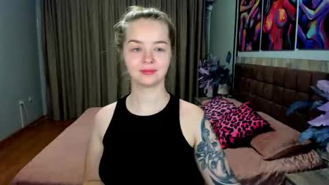 Snapshot of sirenabloom chatting on 8, 5, 2026 SirenaBloom online show from 8, 5, 2026