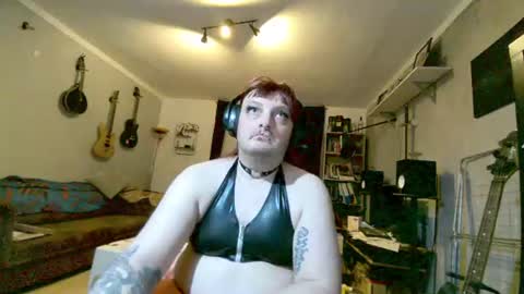 Snapshot of sissylovedoll chatting on 12, 6, 2026 Tiffany Candy online show from 12, 6, 2026