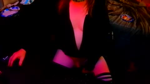 Snapshot of sissyred2314 chatting on 28, 9, 2025 red online show from 28, 9, 2025