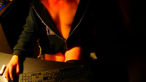 Snapshot of sissyred2314 chatting on 17, 10, 2025 red online show from 17, 10, 2025