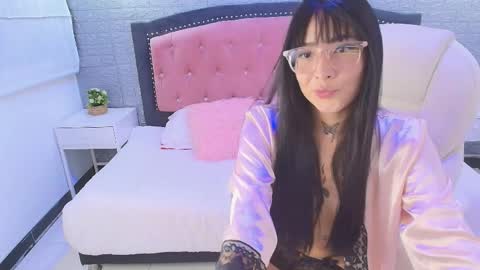 Snapshot of skadhi_ chatting on 10, 4, 2026 Skadhi online show from 10, 4, 2026