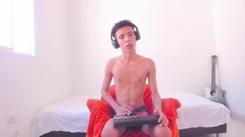 skady_coronado online show from 12, 1, 2025