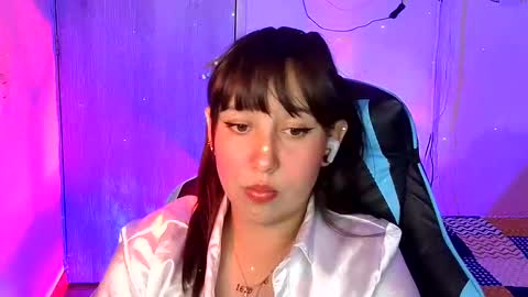 Snapshot of skarlet_adams chatting on 8, 4, 2026 Alice online show from 8, 4, 2026