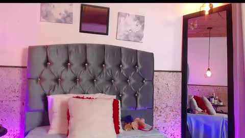 Snapshot of skarleth_xxxx chatting on 2, 1, 2025 Elizabeth online show from 2, 1, 2025