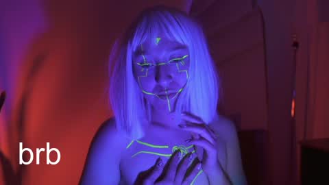 Im Scarlett  ONLINE  5pm-10pm NYC time  online show from 20, 12, 2024