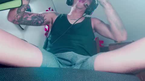 Snapshot of skateboy444 chatting on 27, 11, 2025 king online show from 27, 11, 2025