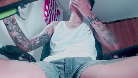 Snapshot of skateboy444 chatting on 5, 12, 2025 king online show from 5, 12, 2025