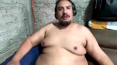 Snapshot of skinhell chatting on 5, 11, 2025 Elias online show from 5, 11, 2025