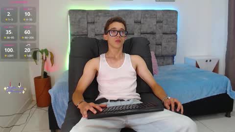 Snapshot of skinny_bigcock20 chatting on 6, 2, 2026 skinny_bigcock20 online show from 6, 2, 2026