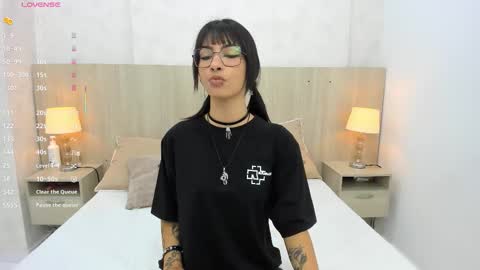 Snapshot of skinny_emily chatting on 11, 9, 2025 Emily Rojas online show from 11, 9, 2025