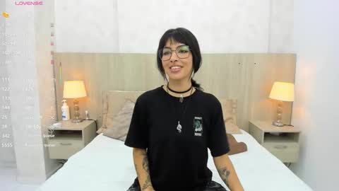 Snapshot of skinny_emily chatting on 28, 9, 2025 Emily Rojas online show from 28, 9, 2025