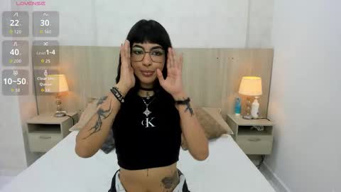 Snapshot of skinny_emily chatting on 8, 11, 2025 Emily Rojas online show from 8, 11, 2025