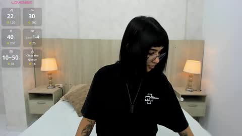 Snapshot of skinny_emily chatting on 17, 12, 2025 Emily Rojas online show from 17, 12, 2025