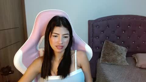 Snapshot of skinny_hailey1 chatting on 5, 3, 2025 Hailey online show from 5, 3, 2025