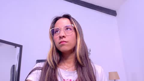 skinny_hottie18 online show from 21, 1, 2025