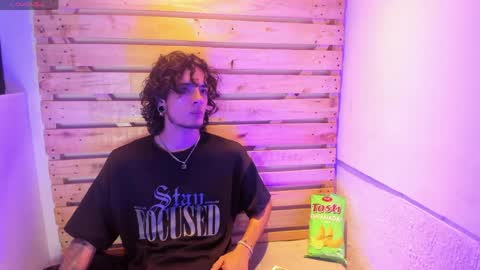 Snapshot of skinny_mac_ chatting on 6, 4, 2026 Mac online show from 6, 4, 2026