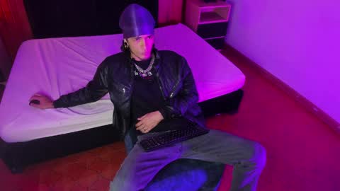 Snapshot of skinny_mac_ chatting on 8, 4, 2026 Mac online show from 8, 4, 2026