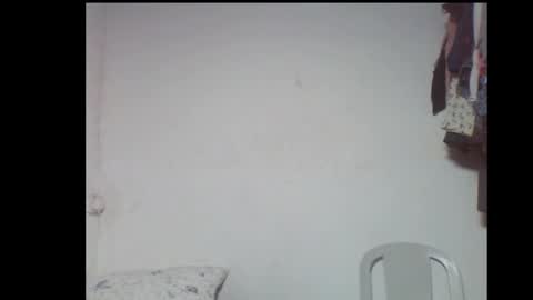 Snapshot of skinnybeauty1 chatting on 17, 12, 2025 Linda independent model online show from 17, 12, 2025