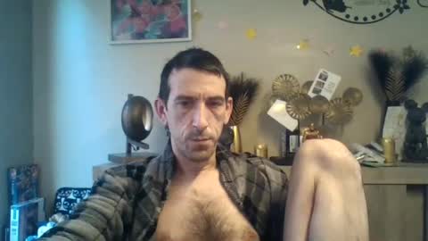Snapshot of skinnybigcock2 chatting on 22, 12, 2024 SkinnyBigCock2 online show from 22, 12, 2024