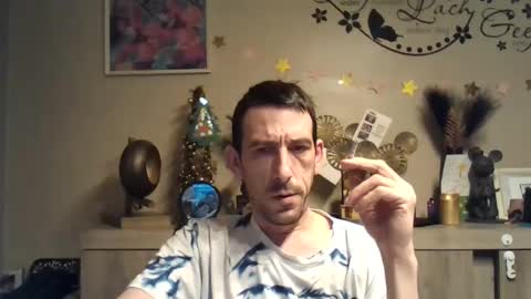 Snapshot of skinnybigcock2 chatting on 26, 12, 2024 SkinnyBigCock2 online show from 26, 12, 2024