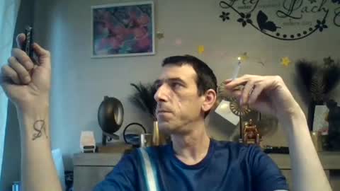 Snapshot of skinnybigcock2 chatting on 4, 1, 2025 SkinnyBigCock2 online show from 4, 1, 2025