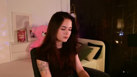 Snapshot of skinnyellie chatting on 28, 4, 2026 Ellie online show from 28, 4, 2026